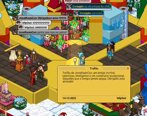 Dica: o melhor momento da live foi às 2h20 🤡
Quando o <a href="/wip_out/">WipOut 🎤</a> colocou um troféu no quarto e, do nada, uns 20 curiosos (incluindo <a href="/vitorcpfban/">Vitu</a> e <a href="/mixalemao_/">.:mixalemao:.</a>) foram parar no palco sem querer, só porque clicaram no troféu pra ler a descrição, eu tive crise de riso nessa hora. kkk