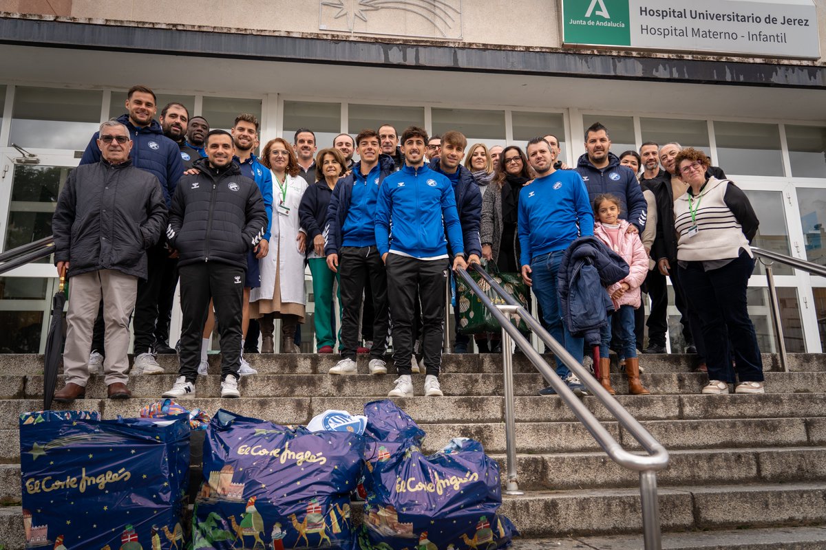 XerezDFC's tweet image. 🏥😀💙 @ags_nortecadiz

📸 @JaviOfferrall 

¡Hacer felices a quienes más lo necesitan!