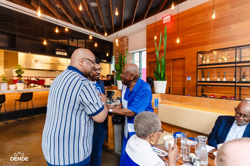 Earlier this year I got the chance to shoot the celebration of my Chapter Brother and former Congressman Ed Towns. It's always nice to give flowers while the recipient can still smell them. 

Shot on: Sony A7RIII; <a href="/sirui/">🤖ᴋᴇɴɴᴇᴛʜ</a> Aurora 85mm f/1.4