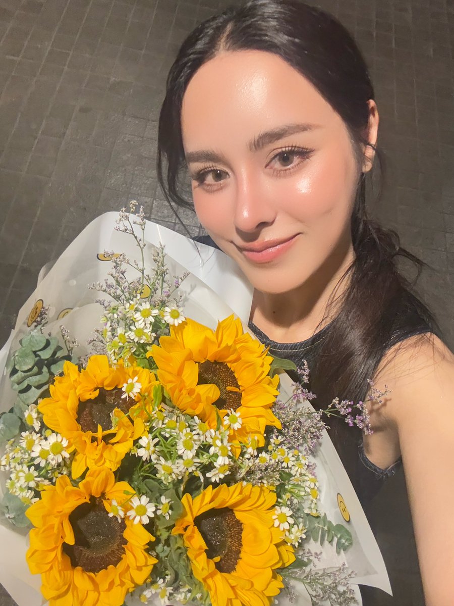 punpreedee's tweet photo. ขอบคุณทุกความรักที่มีให้กันตั้งแต่วันแรกจนถึงวันนี้นะคะ ทุกคนเป็นกำลังใจสำคัญของพีมากๆนะะ🫶🏻 ยังจำวันแรกๆที่ครอบครัวเดซี่เดโซ่ของพียังเป็นครอบครัวเล็กๆได้อยู่เลย จนวันนี้ค่อยๆเติบโตขึ้น เติบโตไปด้วยกันแบบนี้เรื่อยๆนะคะ ☺️🌼 คอยเป็นกำลังใจกันและกันแบบนี้ไปตลอดน้าา~ รักคั้บบ 🤍

2 YRS WITH PUNPREEDEE 
#2ndAnvMydaisiesของพีพี