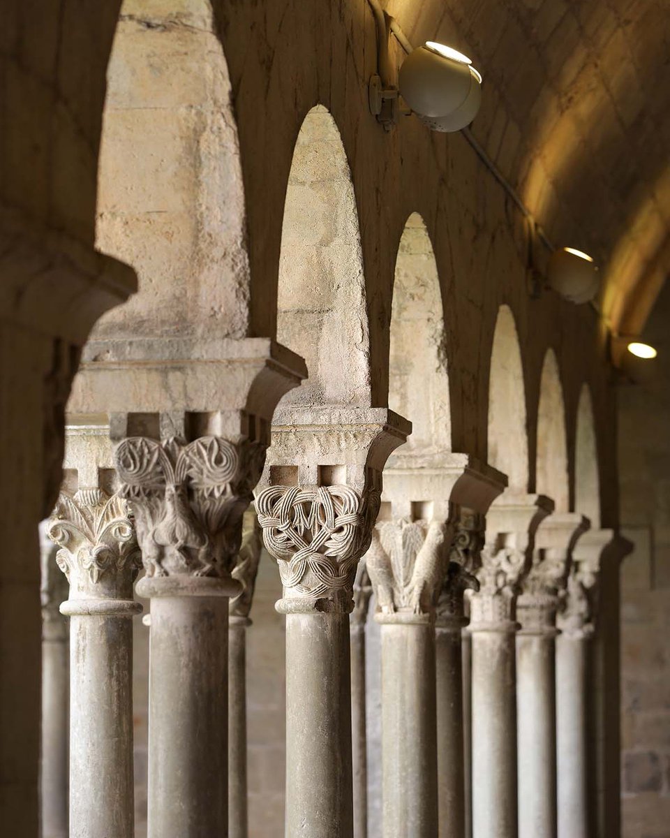 🎄 Aquest Nadal, descobreix els secrets dels capitells de Sant Pere de Galligants!
Sirenes, àligues, reis d’Orient… i un taller per crear el teu propi capitell d’argila.

👉 23 i 30 de desembre al #MACgirona
🔗 loom.ly/3ex7-ZY