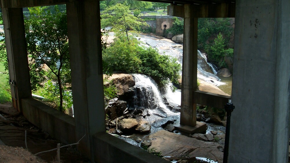 CityGreenville's tweet image. 🚧 "They Tore Down a PERFECTLY GOOD Bridge For This." 🦺 
Thanks to @roadguyrob for his profile on our bold, visionary leaders who removed a four-lane highway and uncovered the Reedy River Falls. 
⏯️ youtu.be/1sSlWHIyxbI?si…

📸: bobkinglandscapes