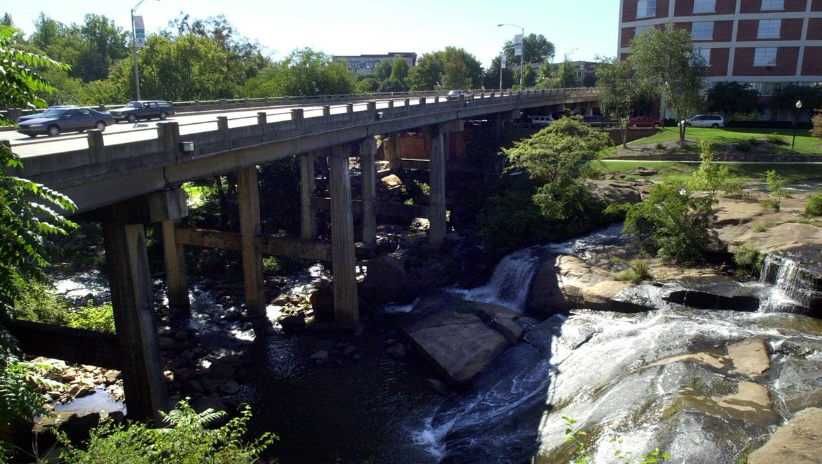 CityGreenville's tweet image. 🚧 "They Tore Down a PERFECTLY GOOD Bridge For This." 🦺 
Thanks to @roadguyrob for his profile on our bold, visionary leaders who removed a four-lane highway and uncovered the Reedy River Falls. 
⏯️ youtu.be/1sSlWHIyxbI?si…

📸: bobkinglandscapes