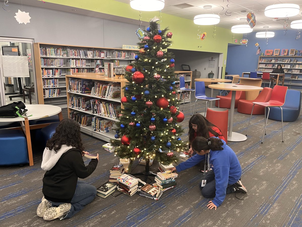 It’s Christmas time at the BAMS Library! Free 📚 <a href="/BAMS_GLopez/">Gabriel Lopez</a> <a href="/Bsanchez_BAMS/">Bernadette Sanchez</a> <a href="/YISDLibrarySvc/">YISD Library Literacy Services</a>