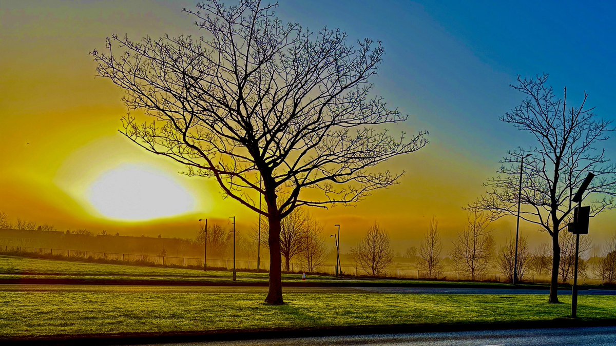JOEMRP's tweet image. Out for a walk this afternoon along Great Western Road #glasgow #weather #photography