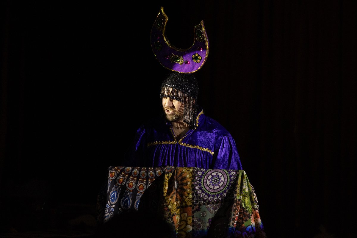 He's behind you!!!🎄🎀🎅

A big shout out to the team here at RAF Odiham who organised this year's Panto. This year's offering was 'Aladdin' &amp; received rave reviews! Even better, all proceeds went to charity, so a big well done to cast and crew! 👏

#pantomime #ChinookForce