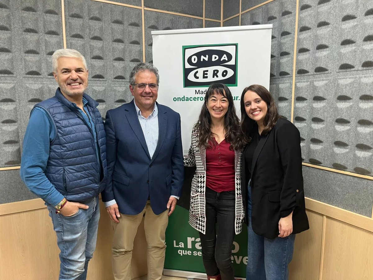 En #Parla estamos inmersos e inmersas en la 𝐍𝐚𝐯𝐢𝐝𝐚𝐝 ✨🎄

🎙️ Y el alcalde, <a href="/Ramonjurado/">Ramón Jurado</a>, y la concejala de Cultura, <a href="/GemaGmagt/">Gema</a>, se han puesto en los micrófonos de <a href="/OndaCeroMadSur/">Onda Cero Madrid Sur</a> para hablar de todo lo que nos depara y de cómo vivimos la navidad en nuestra ciudad.

🧵