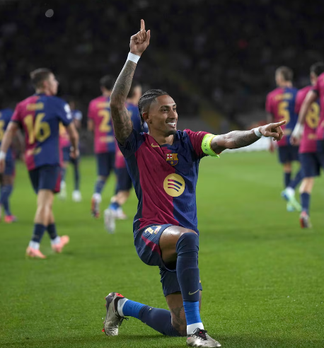 ImpabloY's tweet image. Volverás a callar bocas, lo sé. Pero tu temporada 24/25 acaba de proclamarse la temporada más infravalorada de un jugador en la historia del fútbol. Te quiero rapha❤️‍🩹