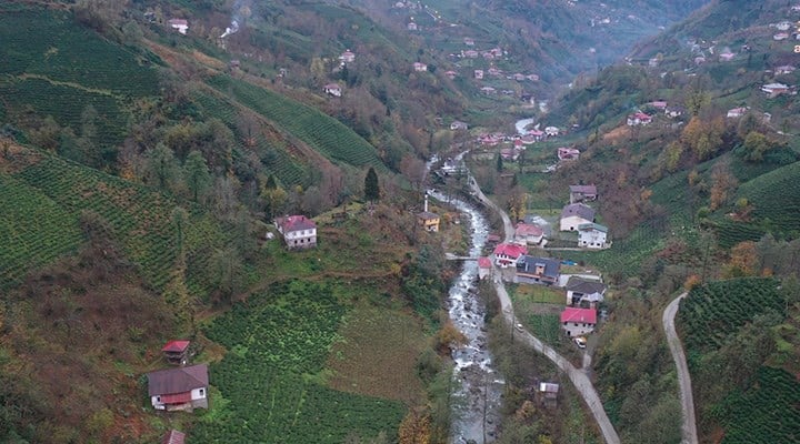 RizeESP's tweet photo. Artvin Arhavi de Çamlıca 1A HES projesine karşı iptal istemiyle açılan dava dava 17.12.2025 çarşamba 10.00 da Rize idare mahkemesinde görülecektir.Arhavi halkının bu haklı mücadelesine omuz vermek için bölge halkını ve  yaşam alanı savunucularını  davaya katılmaya çağırıyoruz. https://t.co/cpYv9uwJzJ