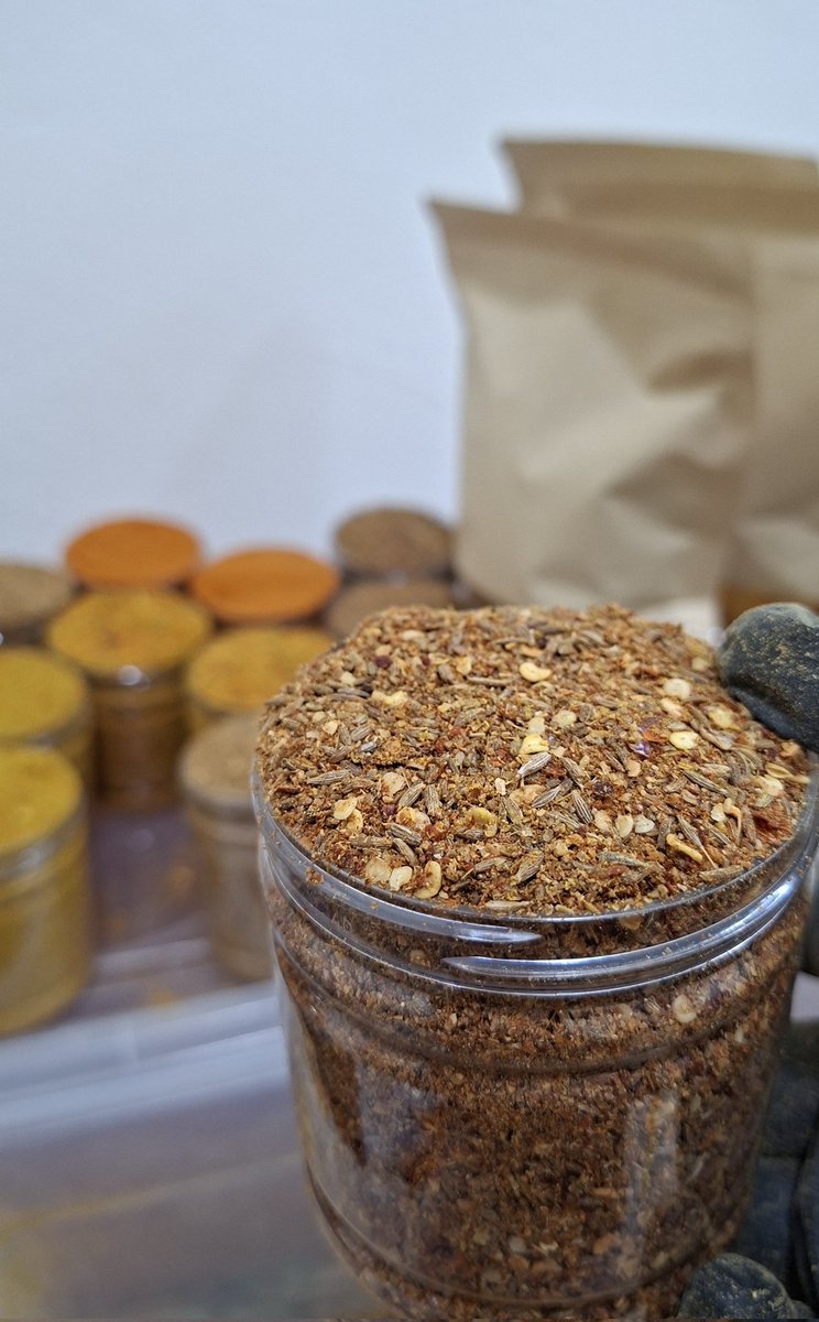 يجماعههه الفزززعععععه 
جهزت بوكسين من بوكسات البهارات لزبونه بس اعتذرت صار لها ظرف الله ييسر لها ويعينها 
اللي حابين يطلبون حياكم واتس عشان اخصم لكم من حق التوصيل او الشحن 💔

0501991876