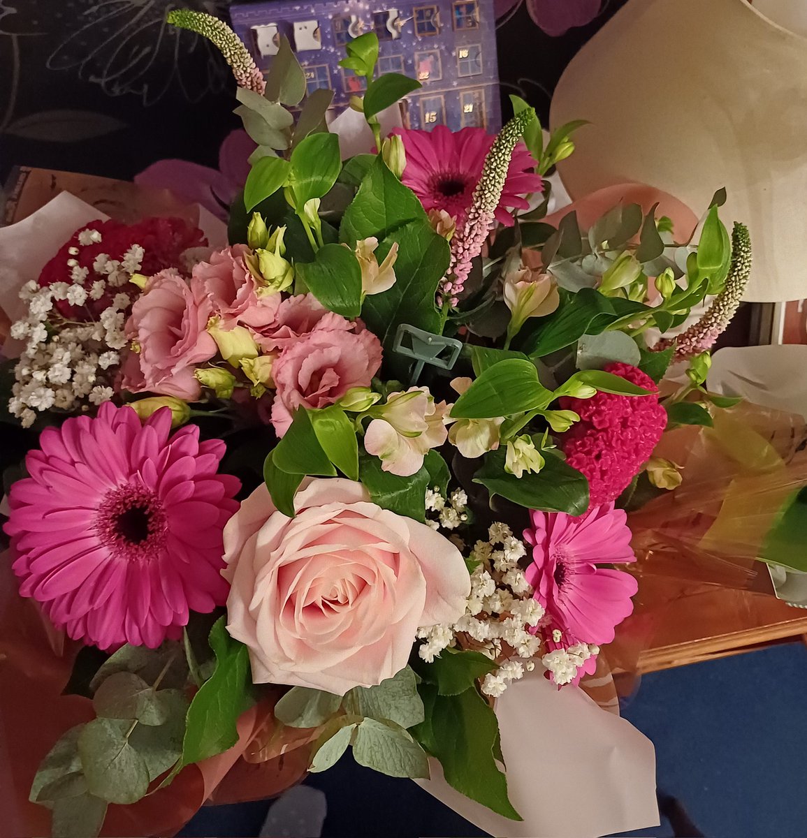 handsofmagic's tweet image. 60 times round the globe yesterday &amp;amp; I got balloons (thanks X), flowers, cakes, retired from one job, &amp;amp; a tax letter! 🤣