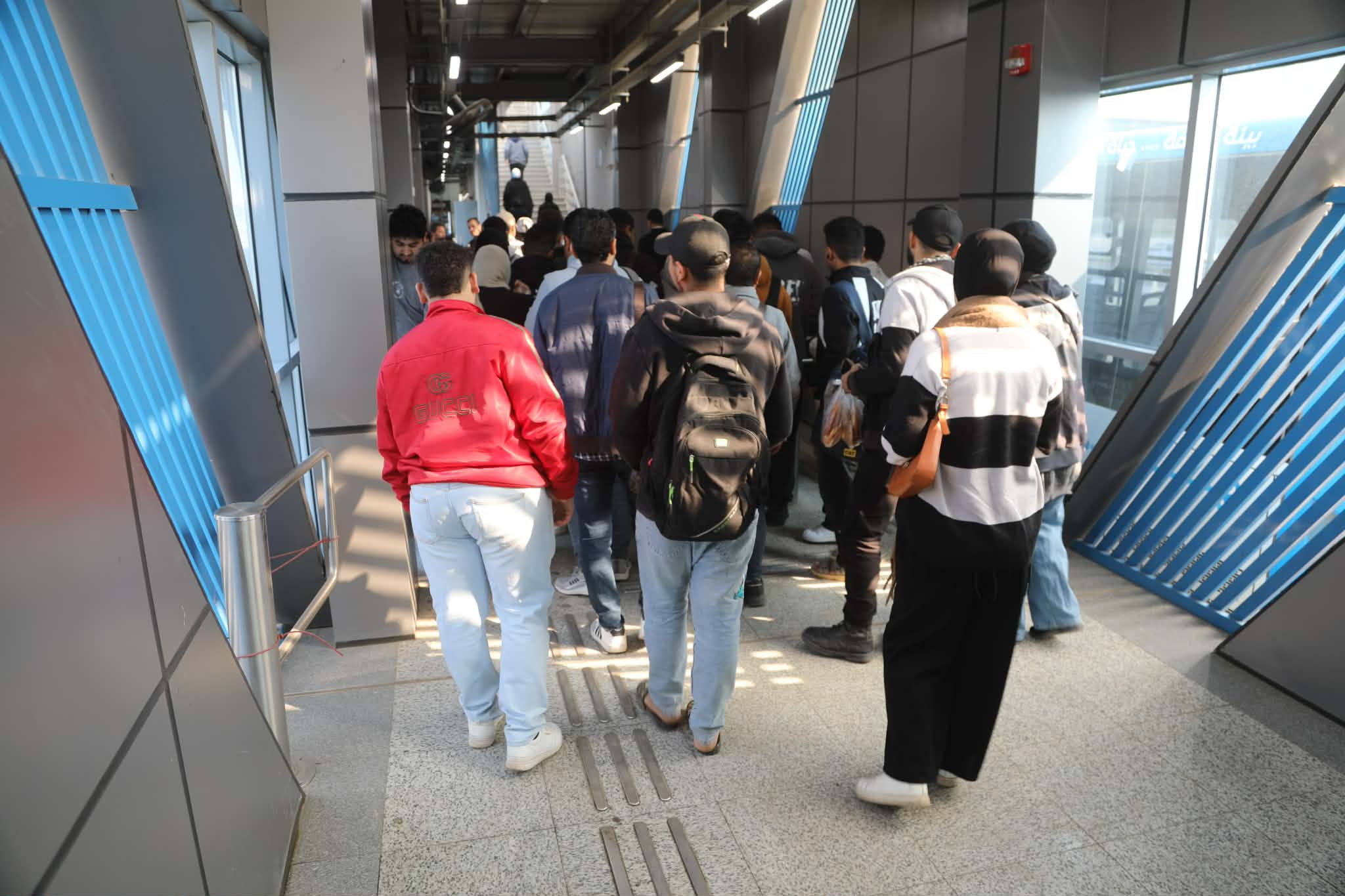 بوابة الوفد| إقبال كبير من المواطنين على استخدام الأتوبيس الترددي السريع BRT 