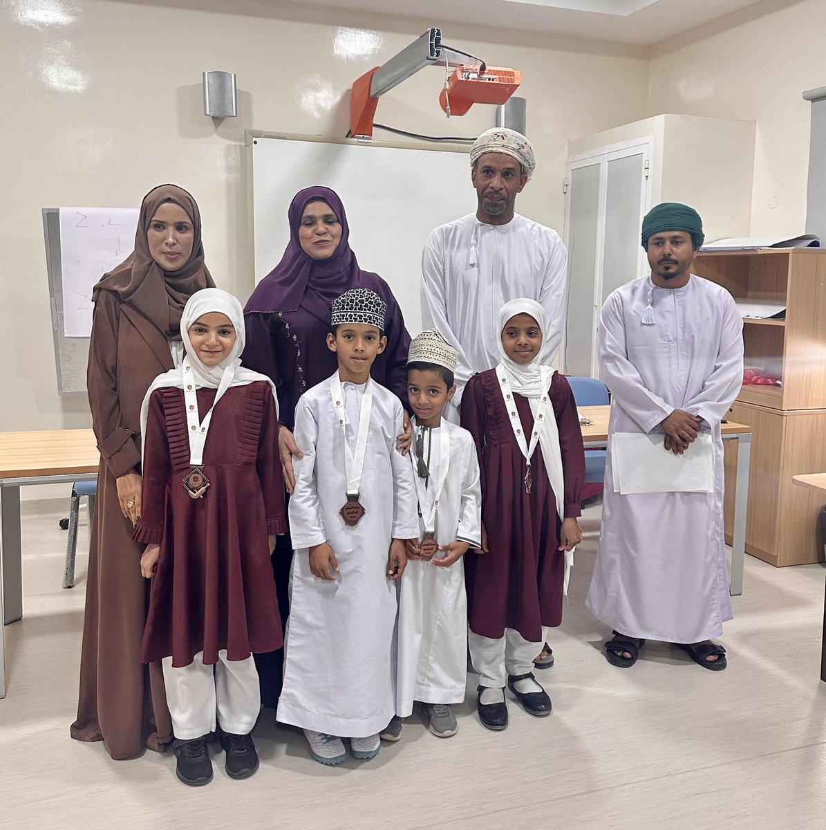 تتويج أبطال بطولة الشطرنج المدرسي لمدارس الحلقة الأولى بـ #تعليمية_شمال_الشرقية ♟️

🥇 المركز الأول: مدرسة لزق
🥈 المركز الثاني: مدرسة الخضراء
🥉 المركز الثالث: منارة العلوم
🏅 المركز الرابع: مدرسة إبراء