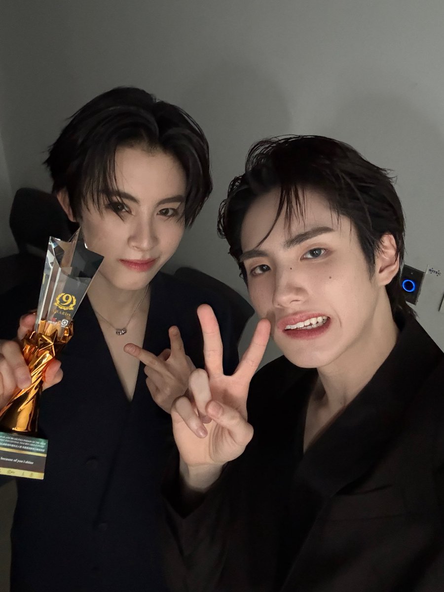 masky42's tweet photo. แชมป์                                    ล้มแชมป์ https://t.co/CHcclrLAAz