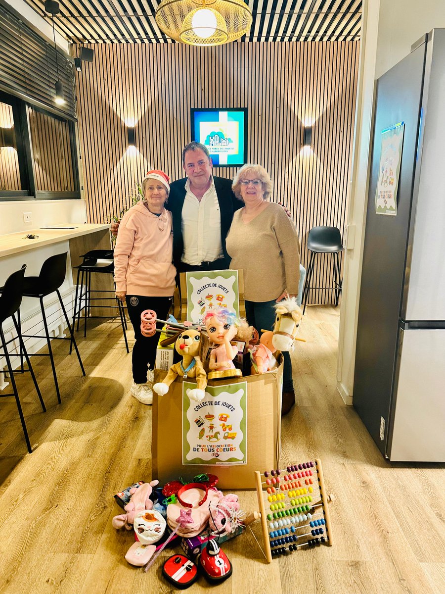 #Noël_Solidaire - Les collaborateurs de l’<a href="/AuberOPH/">OPH_Aubervilliers</a> se sont mobilisés à travers une collecte de jouets au profit de De Tous Cœurs. Les dons seront redistribués lors du Noël solidaire du 20/12. Merci à l’association et aux équipes de l’OPH pour cette belle mobilisation solidaire.