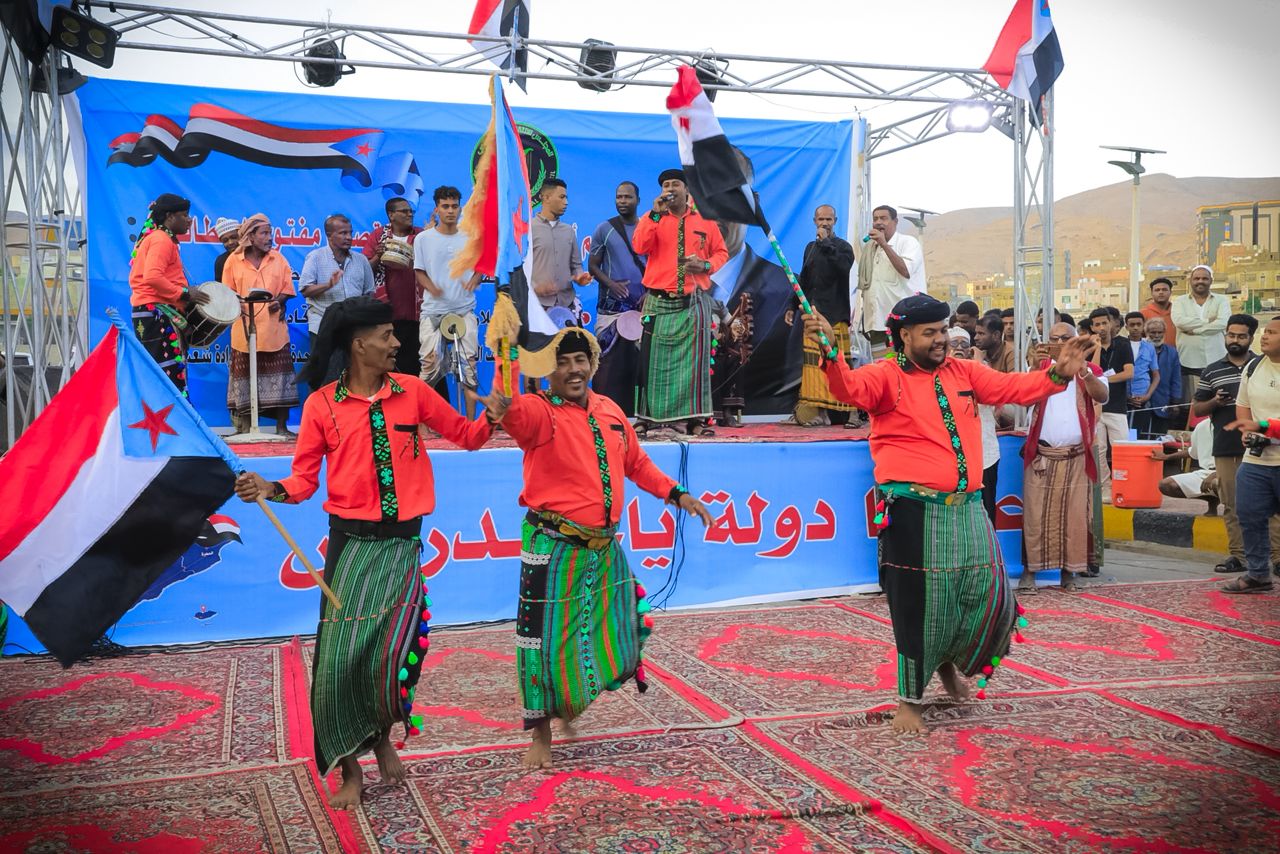 وفد من الريدة وقصيعر يصل المكلا دعماً للقوات الجنوبية ومطالبة بإعلان دولة الجنوب العربي #القوات_الجنوبيه_طارده_للارهاب 