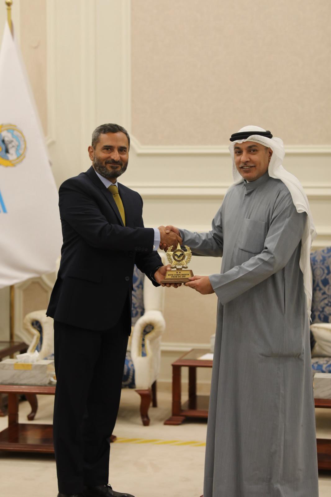 «رئيس الجمارك» يوسف النويف: حريصون على التعاون الدولي والإقليمي وتبادل المعلومات والخبرات للتصدي للمخدرات - استقبل وفدًا أمنيًّا رفيع المستوى من باكستان وبحث معه سبل تعزيز التعاون الأمني والجمركي 