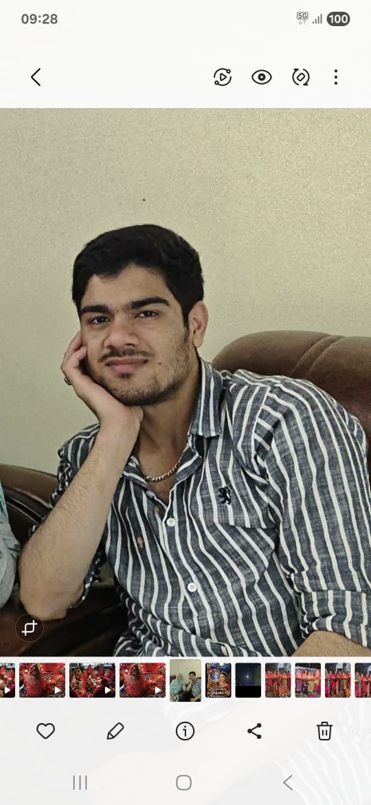 KomalSinghN18's tweet photo. Gourav Singh, MBBS student from Reasi, J&amp;K, in Russia, has been missing since 10 Dec. The family urges Indian &amp; Russian authorities and the Indian Embassy to help locate him urgently. #MissingStudent #GouravSingh #Reasi #JK #IndiaRussia
@DrJitendraSingh @PMOIndia @DrSJaishankar https://t.co/4SE4WDX48H