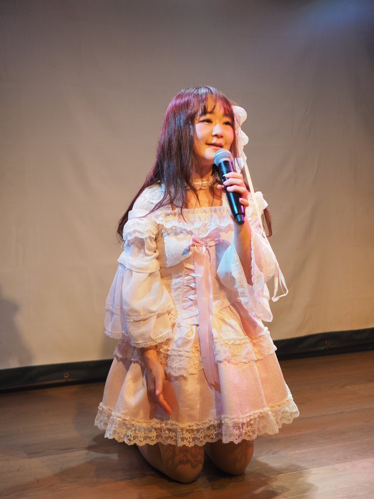 今日めちゃくちゃ楽しかった！
昭和歌謡祭は来週もやろう
昭和歌謡の効果かなん🥹💕
お客さんいつもより増えて幸せだった

来週の火曜日定期リリースイベントは
12／23！イブイブやね

サンタかなぁ╰(*´︶`*)╯♡
今日見に来てくれたみんなありがと

撮影ぱのさん