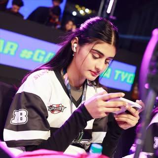 Everyone is posting about Payal Gaming for a video that might chance not be hers. Shame on such people. Don’t defame her image.