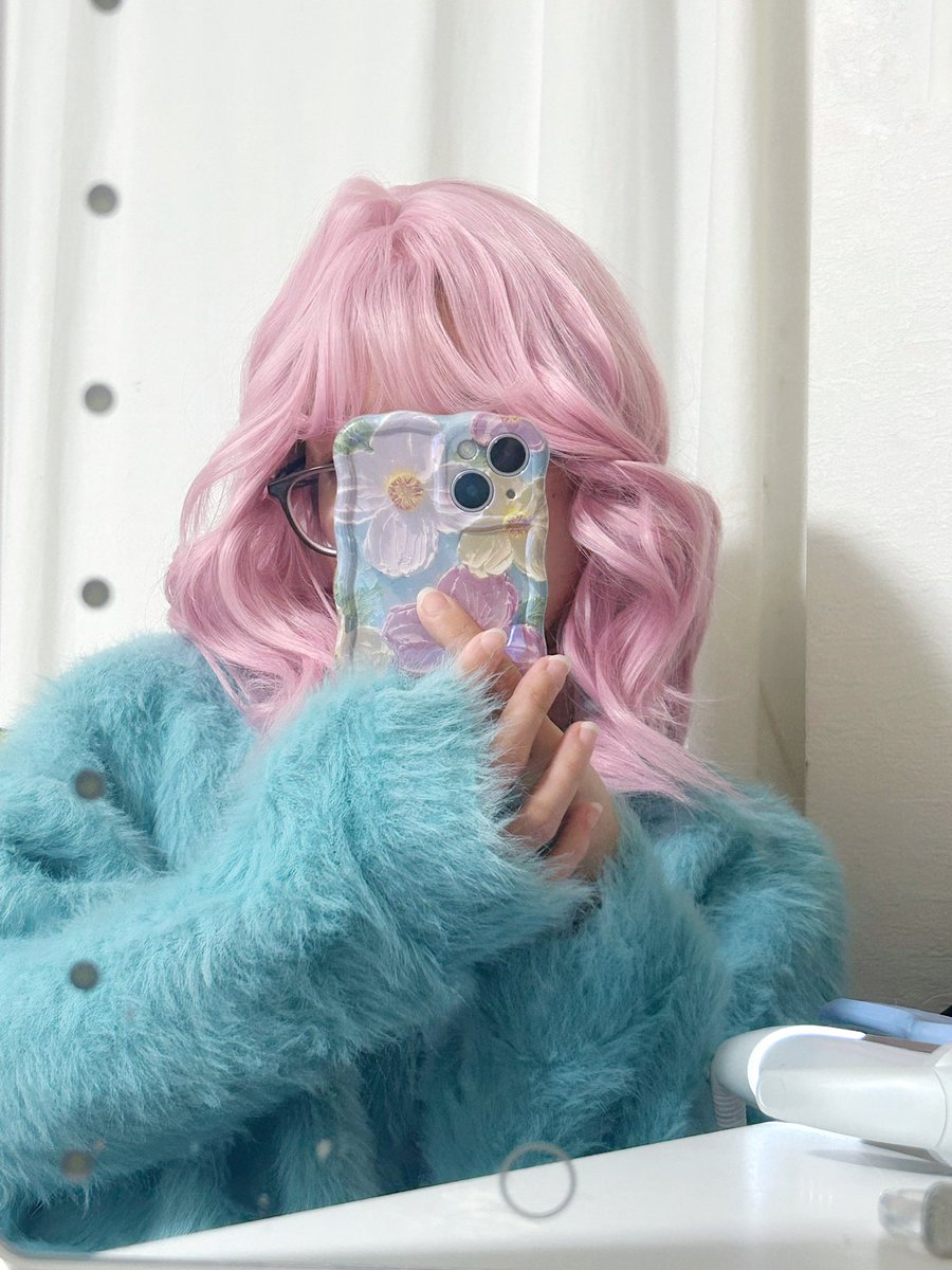 20(土)に向けてウイッグセット中 派手髪だいすき〜🎀しっかり