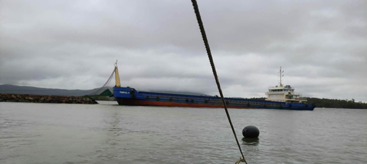 We received reports of the presence of several ships in Jose Panganiban, Camarines Norte allegedly meant or set to transport extracted iron ores to China. 

Is this legal? Ano na naman kaya ito at sino ang nasa likod nito?

Pinag-aralan ba ang posibleng epekto sa kalikasan at