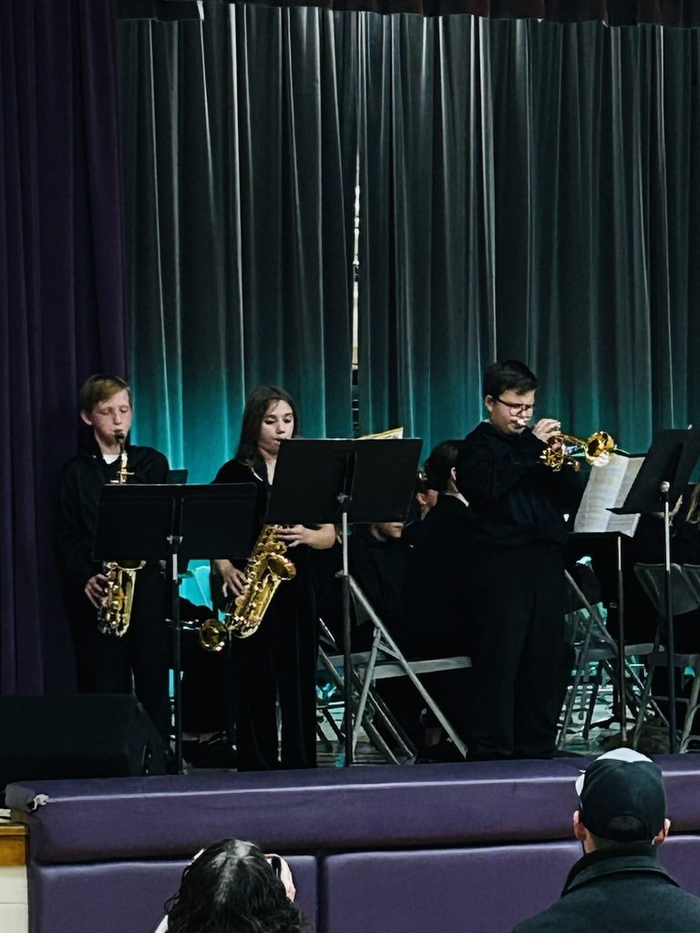 M19_MES's tweet image. Congratulations to the 5th grade Mascoutah Elementary School band students and Mrs. Lexi Gore, Band Director, on a fabulous winter concert last night!  Way to go, MES students! #MESProud