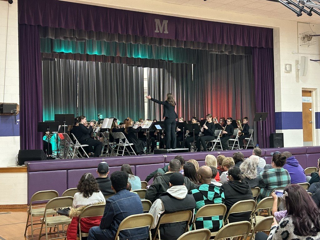 M19_MES's tweet image. Congratulations to the 5th grade Mascoutah Elementary School band students and Mrs. Lexi Gore, Band Director, on a fabulous winter concert last night!  Way to go, MES students! #MESProud