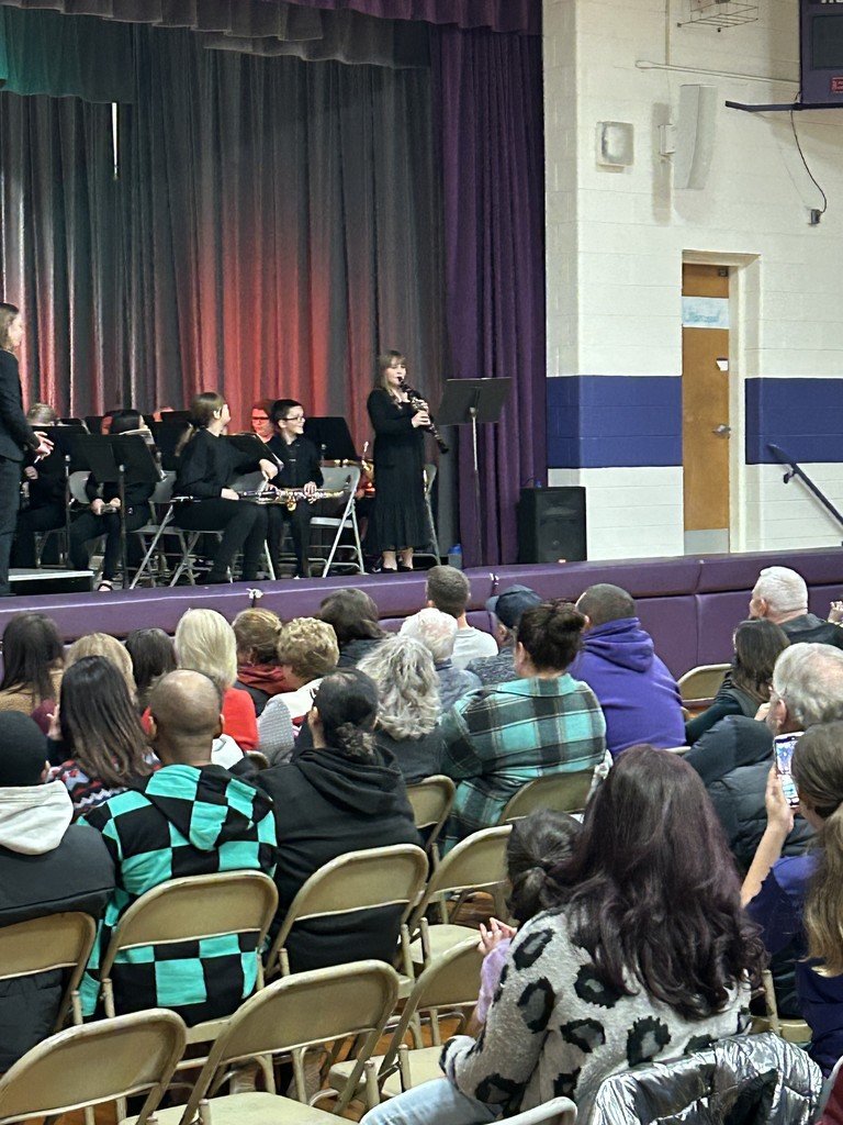 M19_MES's tweet image. Congratulations to the 5th grade Mascoutah Elementary School band students and Mrs. Lexi Gore, Band Director, on a fabulous winter concert last night!  Way to go, MES students! #MESProud