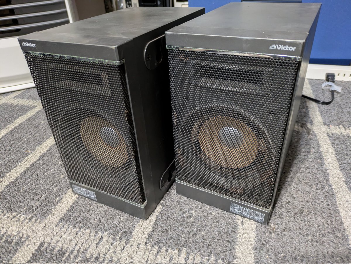 ビクターPC/B3 今回の落札品。ビクターのスピーカーPC-B3。元々ポータブルコンポPC-3