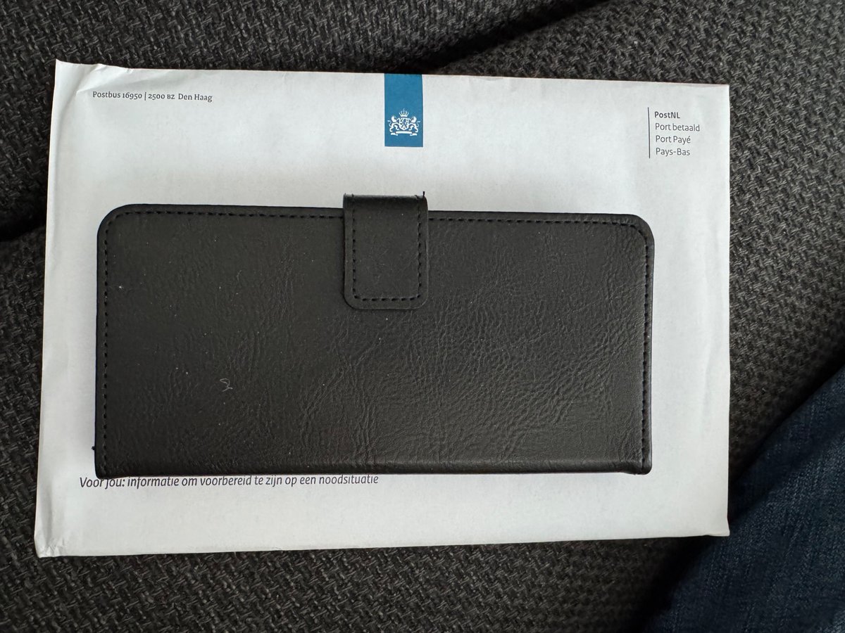 Make love not war. Make peace all over the world. Not this. The people do not longer believe in this politic terrorisme. ♥️♥️♥️♥️ send love to the idiots.