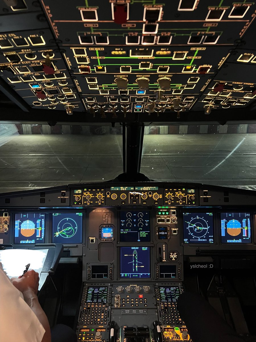 yslcheol's tweet image. [rest.] 👩🏻‍✈️🛩️

been inactive lately and cannot properly commit on having an active update acc bc i have been busy with work but hopefully i get to adjust and balance life soon bc i love having this account. i will occasionally post from time to time for now but i’ll be back! :’)