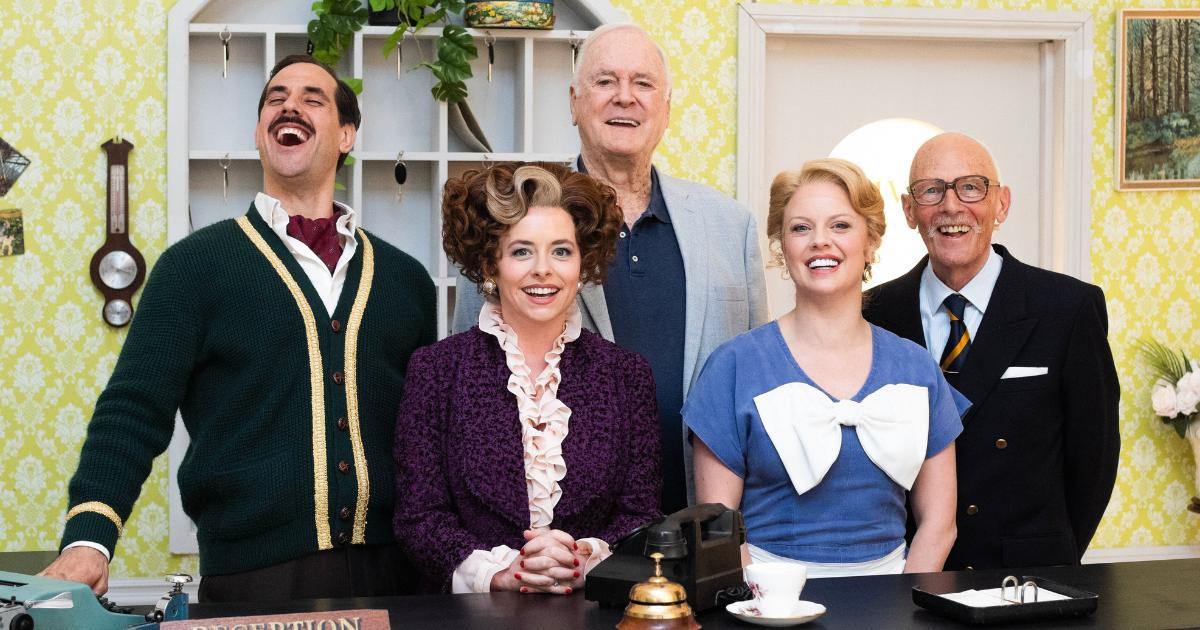 #FawltyTowers is the greatest ever sitcom… And now there’s a stage version! You can see it this week <a href="/GLiveGuildford/">G Live</a>… And coming to <a href="/WokingTheatre/">New Victoria Theatre</a> and <a href="/marlowetheatre/">The Marlowe Theatre</a> in 2026.
Hear my chat with #Strictly’s Joanne Clifton who plays Polly. ⬇️🎧
bbc.co.uk/sounds/play/p0…