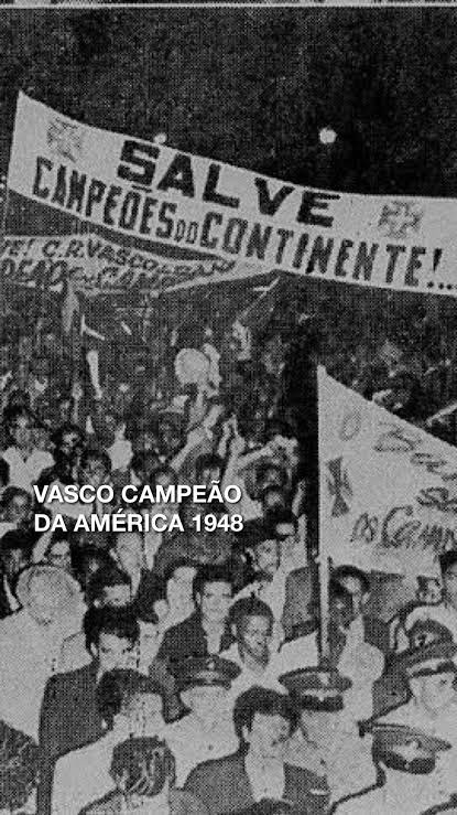 lu_guims's tweet image. Sim, mano. Essa foto de 1948 da nossa torcida no aeroporto é feita com IA. Quem inventou torcida no aeroporto foram vocês. Creia nisto!