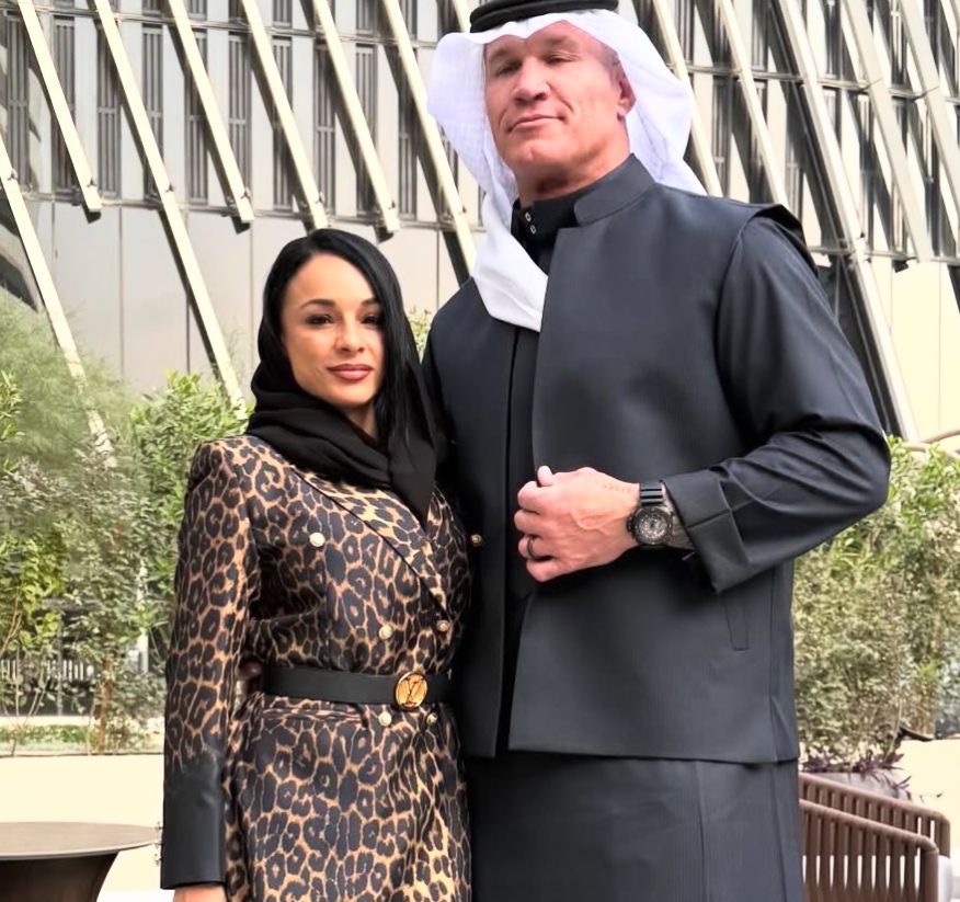 Celebs__Arabic's tweet image. راندي اورتن مع زوجته في الرياض 💚🇸🇦!