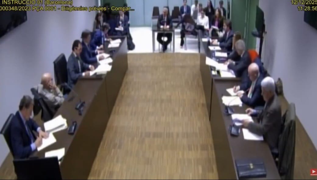 🚨 Real Madrid lawyer: "Mr Laporta, in the Negreira invoices you paid, it says in this invoice you paid €60k worth of "Aloe Vera gift packs"? Can you explain that?

Joan Laporta: "It was 20 years ago. I don't know. I don't remember that invoice."

Real Madrid lawyer: "What about