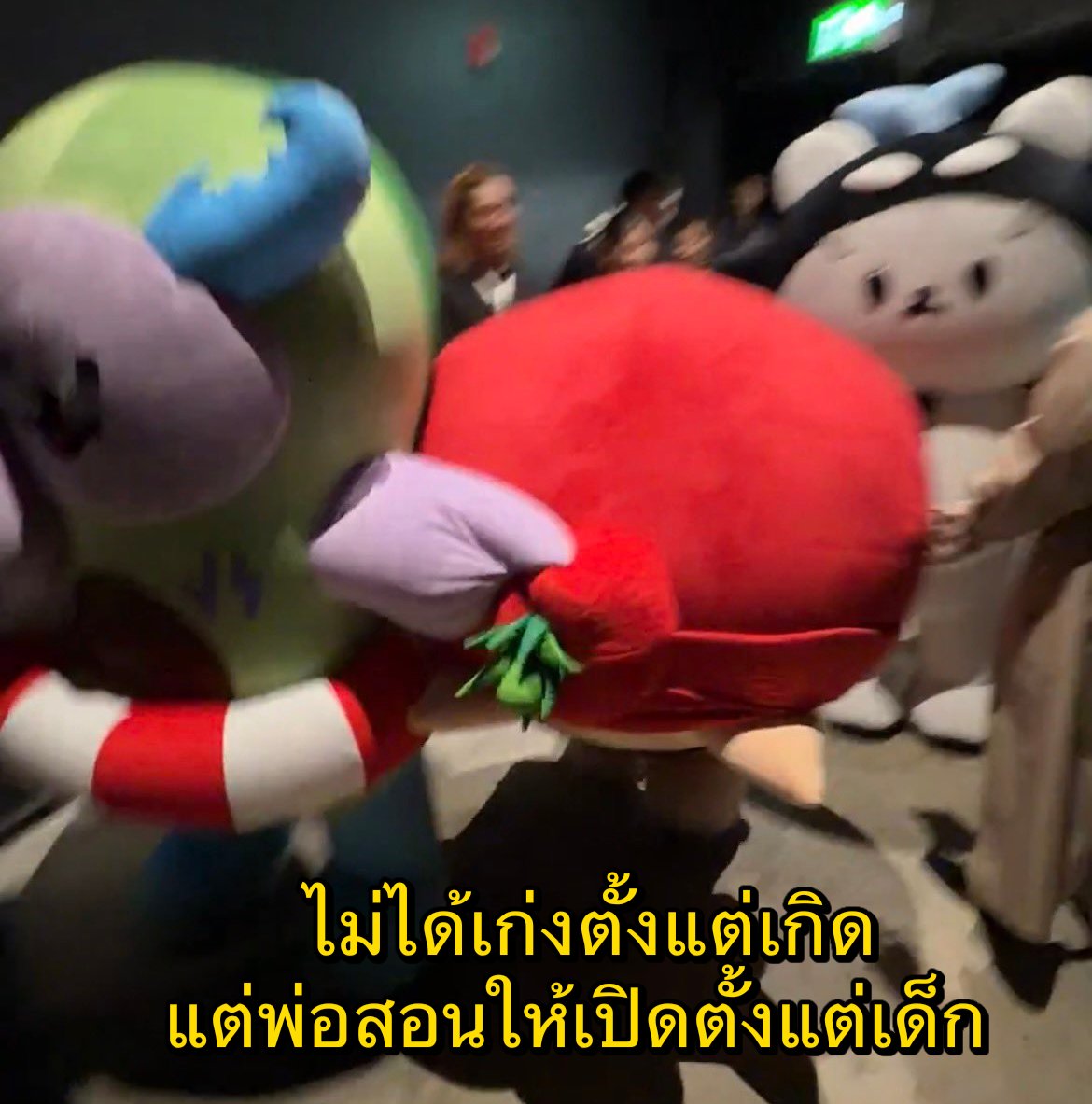 คุณครูบอกว่าให้เชื่อฟังพ่อแม่ 
🥑 : เชี่ยนเอาเลย

JIMMYSEA AVOCEAN ON REDCARPET

#PersonOfTheYearAwards2025