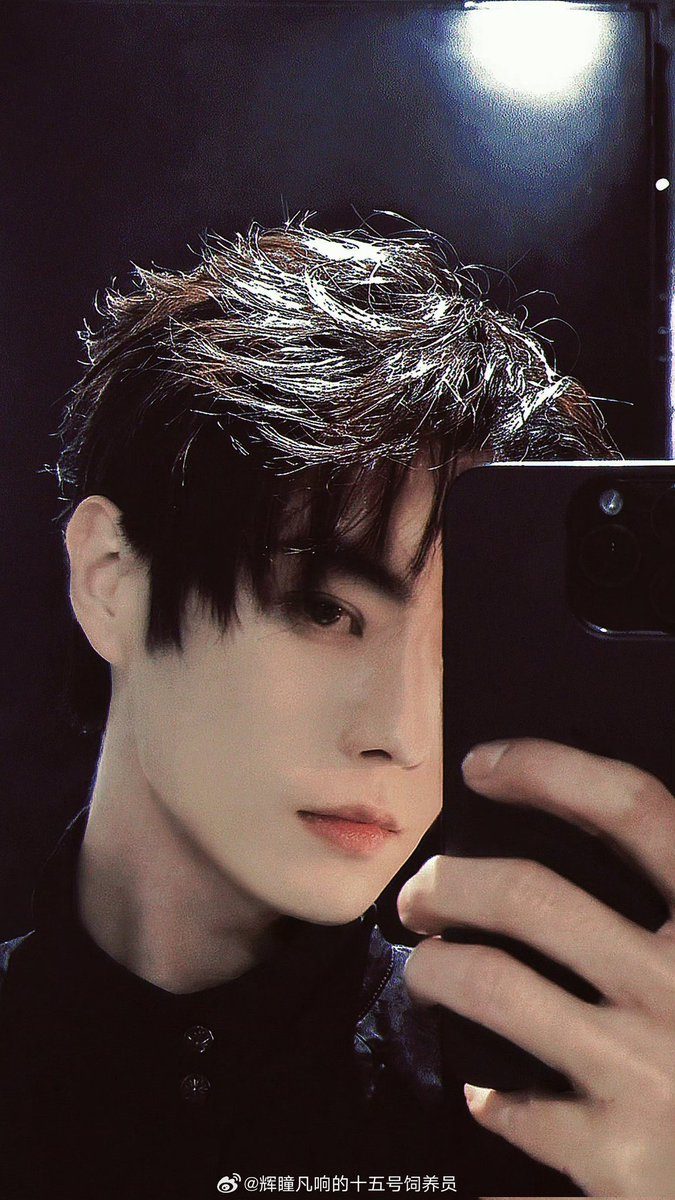 あなたはどっちの写真が好きかしら⁉️ ＃XuKai ＃許凱