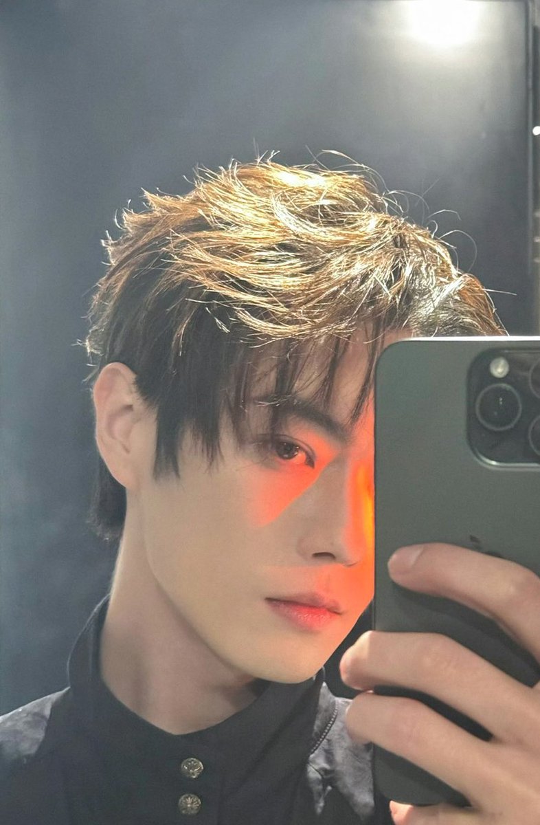 あなたはどっちの写真が好きかしら⁉️ ＃XuKai ＃許凱