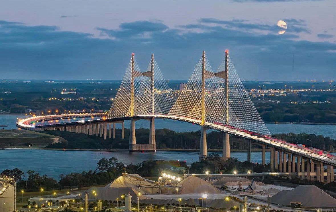 BoldCityBeat's tweet photo. The real “City of Bridges” resides in Duval County.

📸: (IG) shaneroheu, kbartl, hiddenjacksonville, 904happyhour https://t.co/eeHbLVMxCR