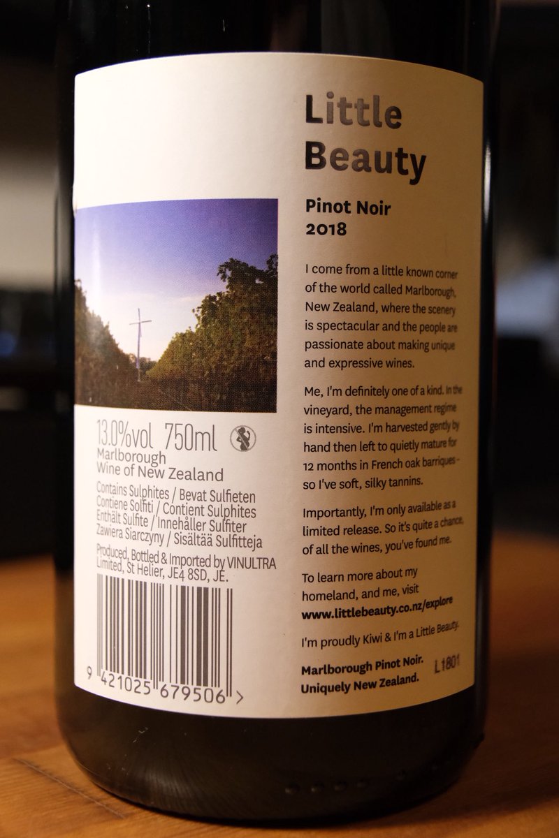 lPlELspTMp18687's tweet photo. #LittleBeauty - Pinot Noir 2018

明るいベリー系のフルーティーな香りが全面に出てておいしい！慣れてくると湿った土のような暗い香りや、空気を含ませるとエステルや、スパイシーな香りも！

造ってくれるドメーヌにも感謝だけど、流通させてくれるインポーターにも感謝！
#コルドンヴェール https://t.co/tKpZ26obWE
