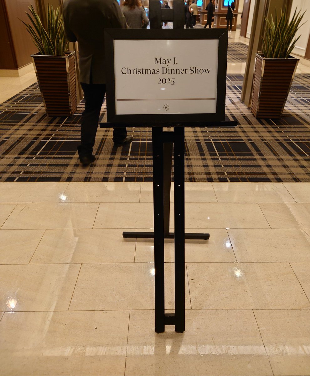 yectmsuzuki's tweet photo. May J. Christmas Dinner Show 2025

＃MayJ.さん初めてのディナーショー、自分もディナーショーは初めて。。

クリスマスはちょっと早いですが、特別な夜を過ごせました。
こんなに色んな曲を聴けるなんて思わなんだ。。

＃Darlingyou
＃シェラトン・グランデ・トーキョーベイ・ホテル
@MayJamileh https://t.co/WkjteKQ7tn
