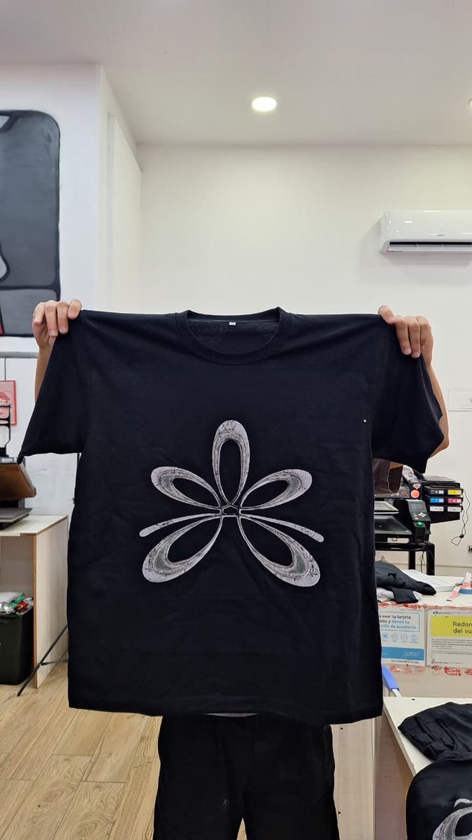 LeaOlmos's tweet photo. Fresh off the press

T-shirts designed by @noistruct for all Based House Devconnect participants https://t.co/l4ukkKMDd9