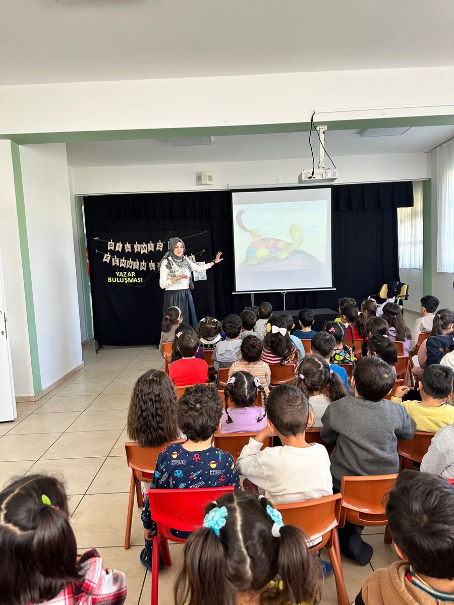 🌈📚 Bugün okulumuzda kelimeler gülümsedi.
Dilimizin Zenginlikleri Projesi kapsamında yazar Canan Demir minik öğrencilerimizle bir araya geldi.
Masal gibi bir buluşmaydı.

<a href="/yesilyurtmem44/">Yeşilyurt İlçe Millî Eğitim Müdürlüğü / MALATYA</a> 
<a href="/canerguler44/">Caner Güler</a>