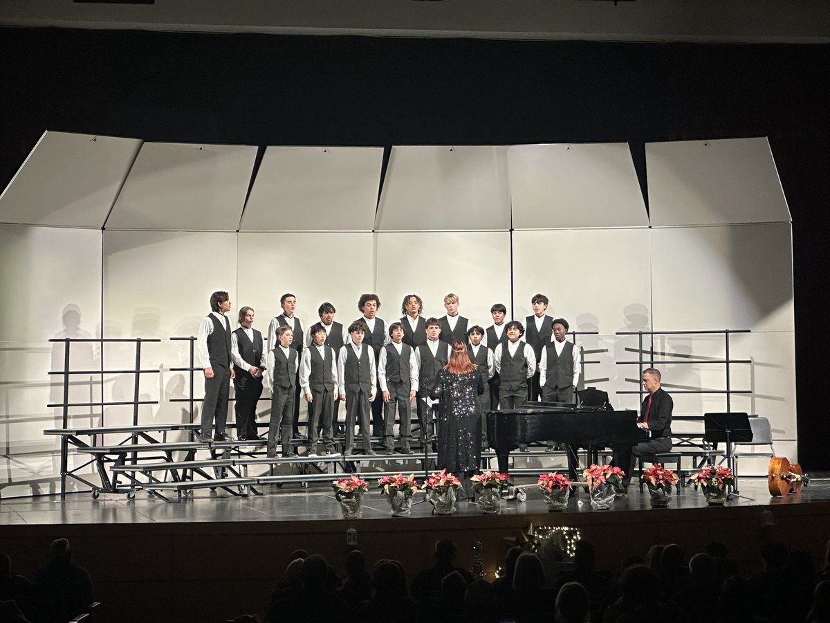GCISDFineArts's tweet photo. The @GrapevineMiddle Choirs did a great job on their holiday concert! It’s great to see all the kids working hard and sharing their music with our GMS community! @GCISD https://t.co/oB1j8tieX2