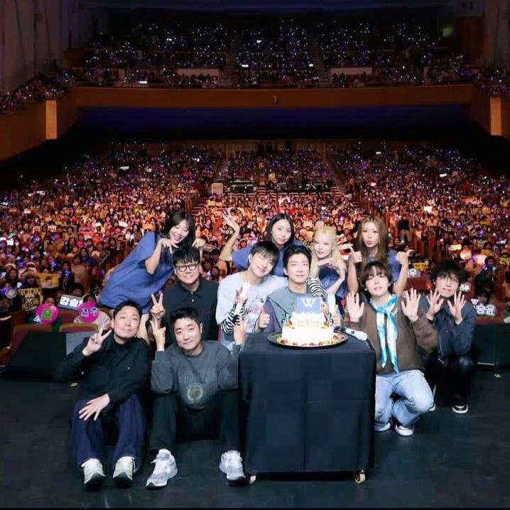 ynjnmnhn's tweet photo. Drummer Lee Junghoon:“WINNERcity(#WINNER & #TeamWINNER) you've worked hard.”
#위너 https://t.co/RqbWYuQpm9