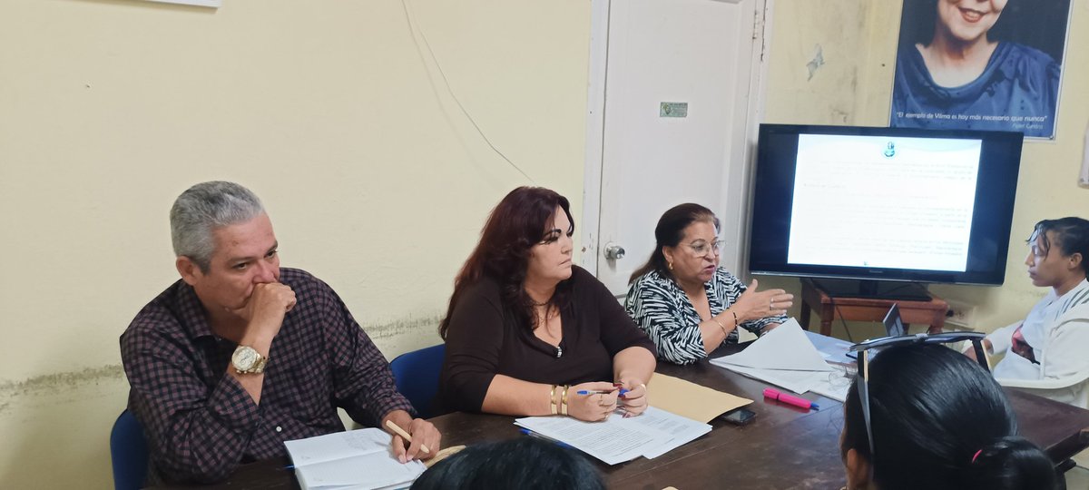 FMC_Cuba's tweet photo. @TeresaBoue secretaria general de la #FMC65 preside secretariado provincial en Villa Clara. Se analizan resultados de la rendición de cuentas de la Organización ante el Buró Político del @PartidoPCC y las acciones para dar respuesta a los señalamientos. https://t.co/p5NzXxMhBK