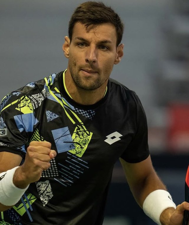 🚨RETIRADO BERNABÉ ZAPATA 
Triste cierre de carrera para un tenista que hace apenas 3 años se codeaba con los más grandes (TOP 37) , diversos problemas familiares y de salud mental terminan con su sueño. !Fuerza Zapata!