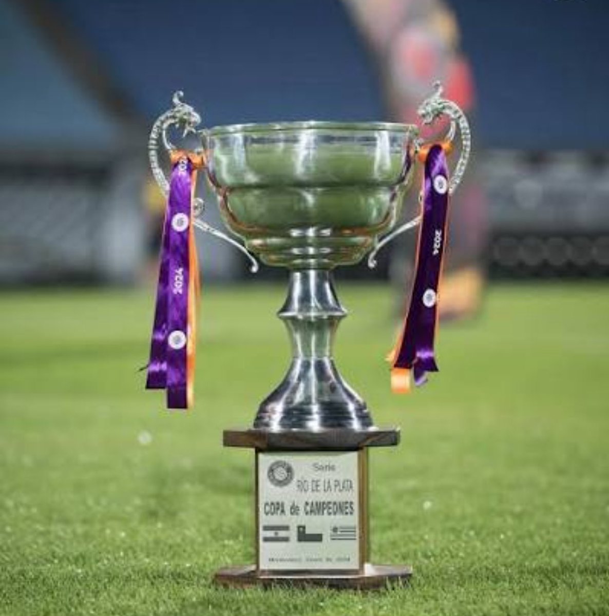 Ahora!

Cerro Porteño confirmó oficialmente su participación en el torneo de verano en Montevideo “Serie Rio de la Plata” del 12 al 18 de Enero.

El viaje del Ciclón será el 10/1 aproximadamente.
🔵🔴💪🏻🇵🇾
#LaGranJugada