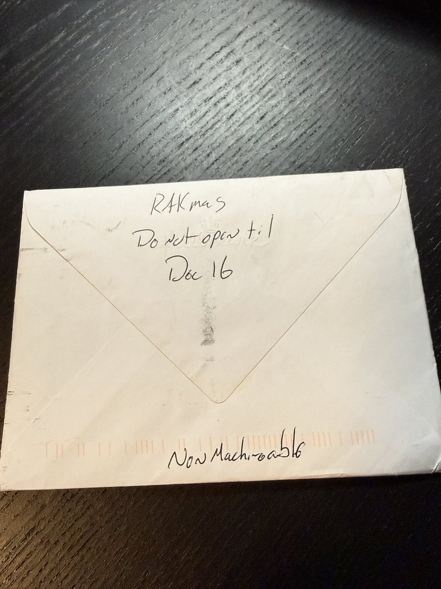 snhs2's tweet image. A while back I happened to mention on here that I had missed out on the Griffey era of collecting and my #RAKmas 🎄gift from @mcfarm21 has started to fill that void in my collection!  Thanks Rick!  Appreciate you! ❤️